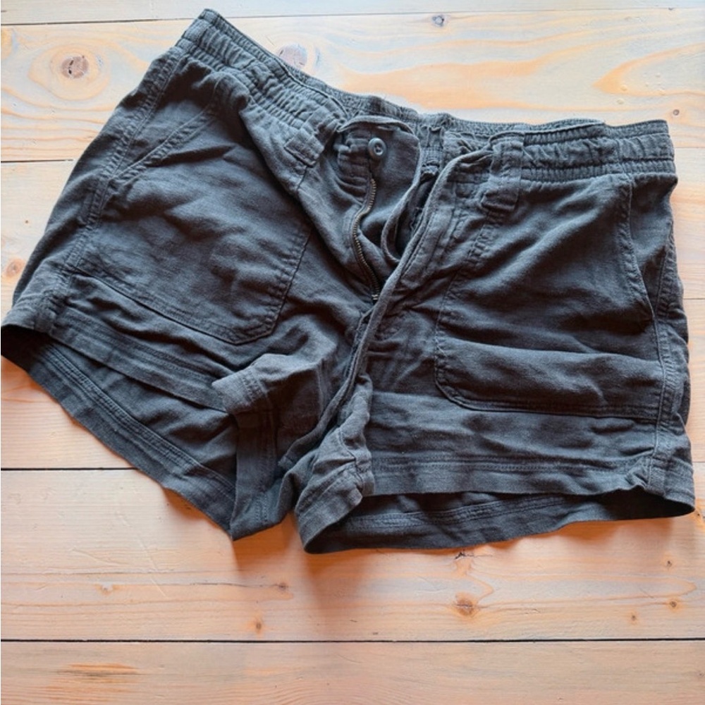 American Eagle Cargo Shorts Size 8
